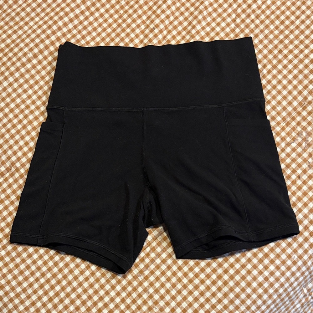 Athleta Salutation 5” Shorts
